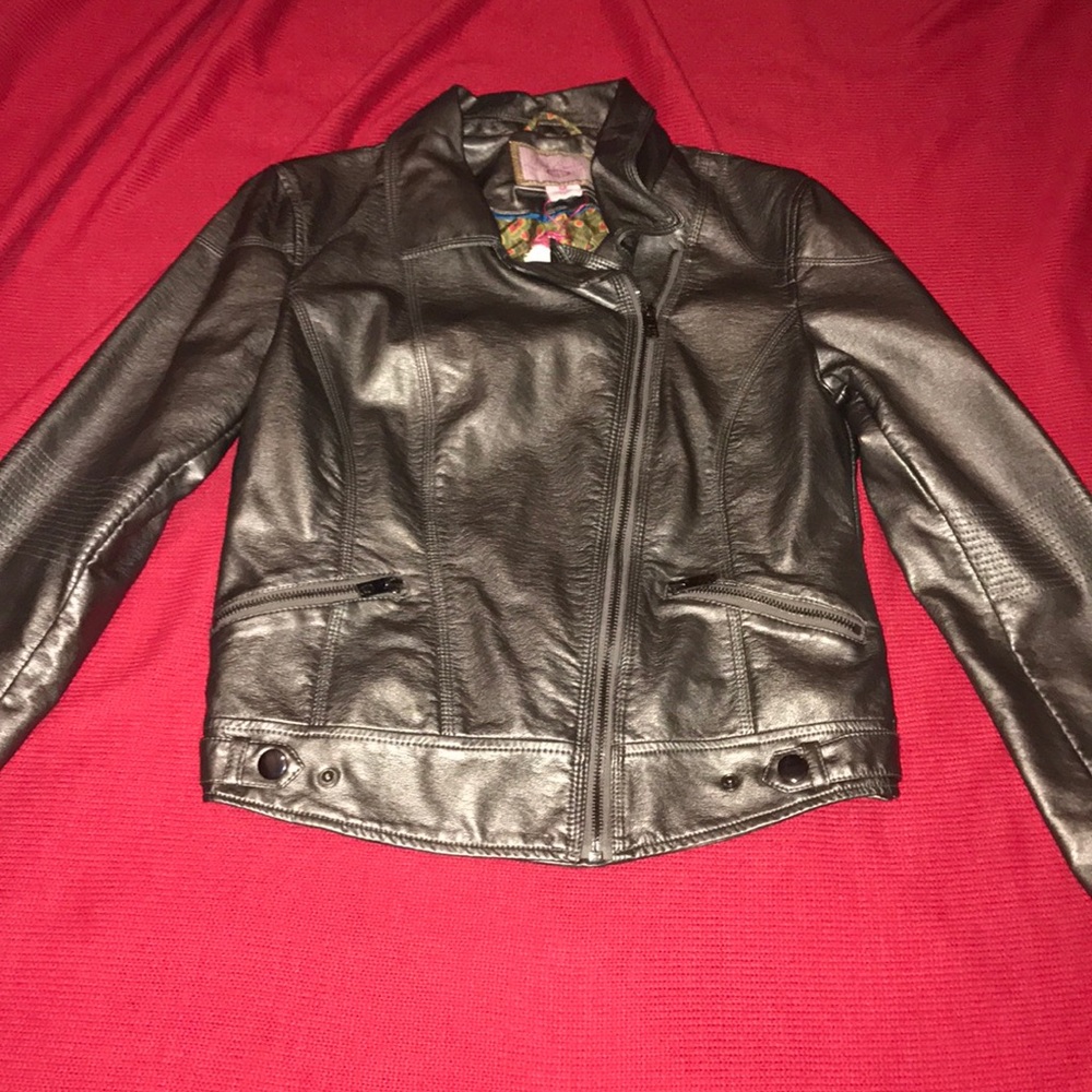 Stylish Silver Leather Look Jacket Medium